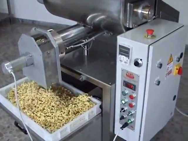 ماكينة تصنيع المكرونة